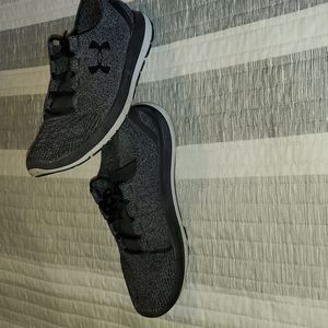 Mens Under Armour tennis shoes.